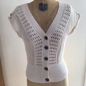 💥💥Mudd Women’s med. Cotton sweater. V neck button down, white cap sleeves.